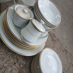 Ekco Fine Porcelain pattern 1501 1950s